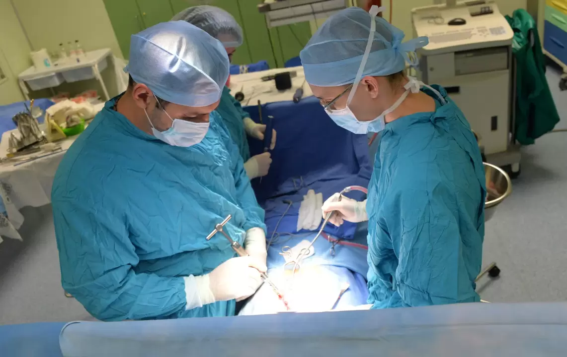Οι κήλες και η συμπίεση των νευρικών δομών που συνοδεύουν την αυχενική οστεοχονδρωσία απαιτούν χειρουργική επέμβαση